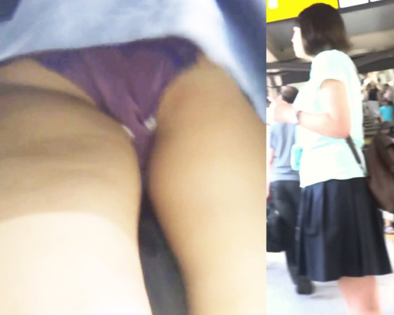 [★新作][★顔出し]パンチラ盗撮 女子大生 紫色パンツに接近 ナプキン付き