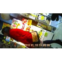 赤いコートにハイソックスを履いた女の子を逆さ撮り【動画】ym 01