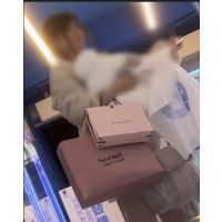 ギャルの食い込んでる白Tバック 