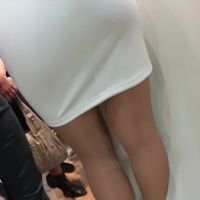 白いタイトスカートに肉感パンスト受付お姉さん