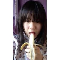 妹のさゆり、自撮りバナナオナ【①バナナフェラ】