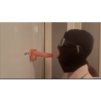 ひょっとこフェラでチンポにしゃぶりつく女 