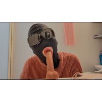 覆面でフェラする素人の女