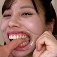 衝撃!奥歯で指を噛むところが丸見えのスペシャル噛みつき【有栖舞衣】