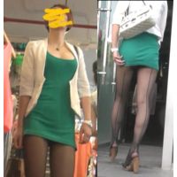 【長身お姉さんの超マイクロミニスカートがwwwずり上がってくる瞬間を盗撮‼】