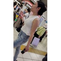 揺れまくる巨乳キャバ嬢の谷間ボインが溢れでる！ 