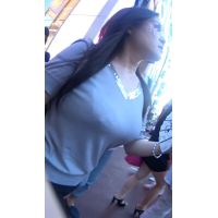 満点すぎる超爆揺れ爆乳美女!