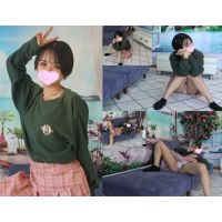 あどけなさを残す小柄でかわいい女の子の無防備食い込みピンクおパンティ