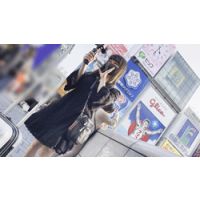 観光地パンチラ２２　ライバーさん？人混みの中で何度も座ってスカートの中がチラチラ見えていましたよ！ 