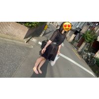 Part58_2Japanese girl walks barefoot in the summer city