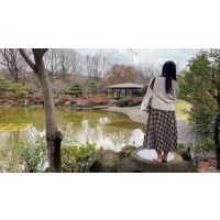 Part53Japanese girl walks barefoot in the winter park