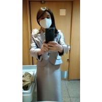 [Cross-dressing] Wearing a luxurious mother dress with a long ti