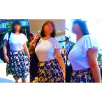 No.233デカ!ズシ!の爆乳揺れを街中で堂々とさらすその根性に周りの乳フェチ男たちはもはや茫然のお嬢さん