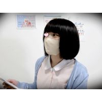 施術中にオナニー絶頂⁉衝撃の巨乳S級歯科助手ノーパンノーブラ剛毛丸見え【ローアングル/ナース服】