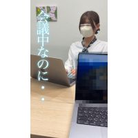 【撮影バレ→見せつけ#19】会議中にこっそりおっぱい晒し…さらに机の下で生チ○コを弄ぶ足コキ痴女上司！ 
