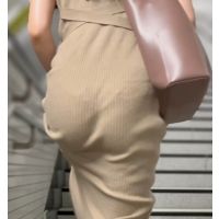 《Tバックで出勤!?なぜか階段を登ってくれるサービス精神溢れるセレブOL》