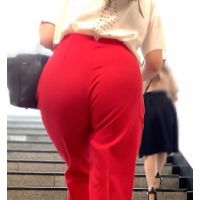 《カッコいいOL!パンパンに膨れ上がった美巨尻》