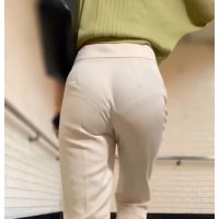 《絶好調の透け感！モロ見えフルバックパンティーが衝撃的な美人OL》 