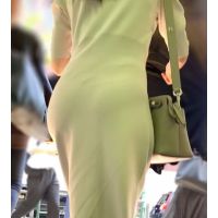 《透け感もお上品！インパン越しのTバックがイヤラしい》 