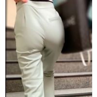 《プリップリ!パンツからこぼれ落ちそうなほど桃尻なOL》