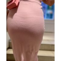 《どこまでも追いかけたくなる桃尻S級美女！超美尻にTバック並みのパンティー》 