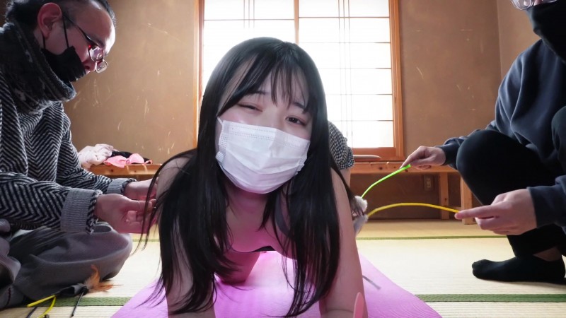 腰を反らして悶絶し、うっとり目線でカメラを見つめるも次第に発情しちゃう敏感女子（完全オリジナル）
