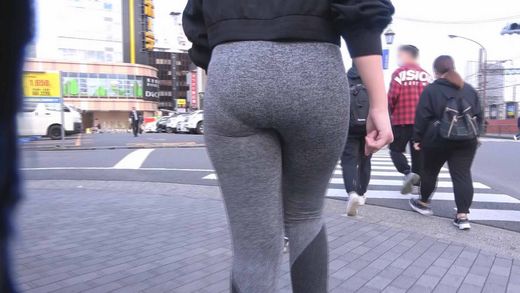 【即撮影】池袋線路沿いのランニング途中の女　ウェアがピチピチすぎて下着が浮き出てる gallery photo 1