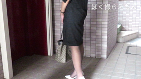 素人娘 Y子のフェチ教育　OL姿で変態おじさんにエレベーター内でカメラを差し込まれてパンチラ撮られる編