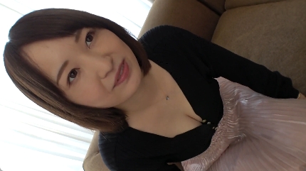 元読者モデルの32歳人妻が巨根で膣奥をガンガン突かれ喘ぎまくって繰り返し絶頂