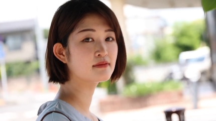 旦那さんとしか経験がない24歳人妻が初めて他人棒を挿入され喘ぎまくって何度も絶頂