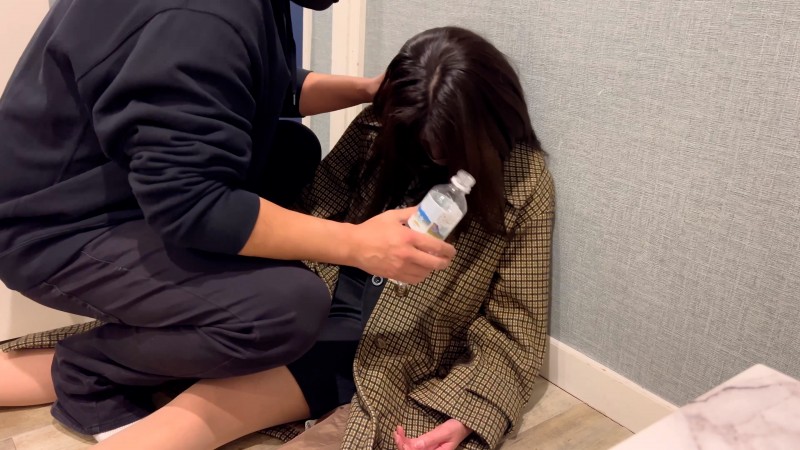 Gcolle 緊急事態！突如目覚めた美脚OL 恐怖の新宿逃亡 stt71.mp4 984757