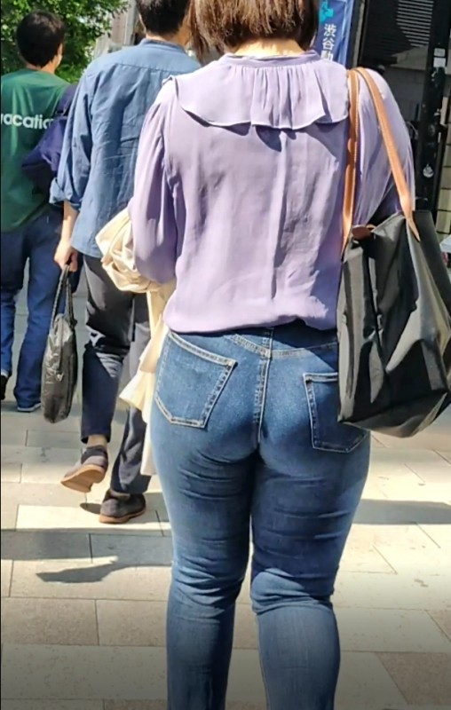 100cm~ Japanese wife's overwhelming mega ass.