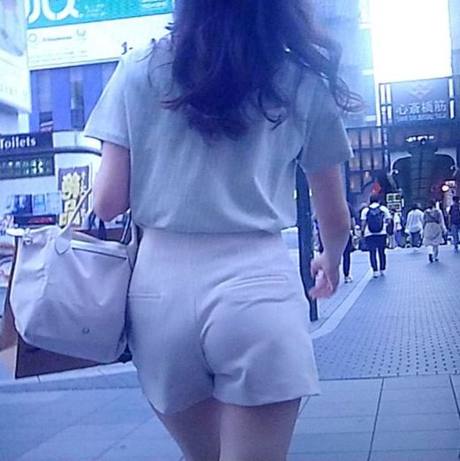 超美スタイルの極上美女がショーパンお尻のワレメに食い込ませてTバックまでもめり込んで歩く姿がエロい gallery photo 3