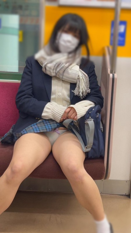 撮日記181　1年ぶりの再登場！！見た目真面目系なのに実は痴女系！？激カワ巨乳J系を電車内で盗撮【※完全主観25分超撮影】