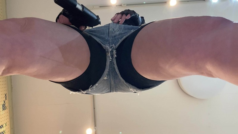 Gcolle 本格派ショートパンツで憧れのコスチュームを堪能する 新姉の友達はコスプレイヤー1 sinc1.mp4 979621