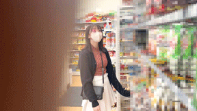 Gcolle 同業者たち。グループで交互に逆さ撮りを繰り返す撮り師vsハート刺繍の純白パンティ女子大生♡【禁断の逆さ撮り】 984416