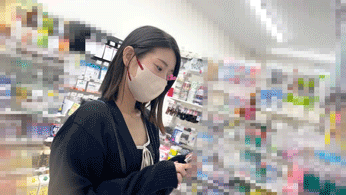距離感バグの協力者が二人！清楚系美人の純白パンティを接写【禁断の逆さ撮り】