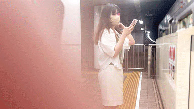 電車男vs水色パンティ食い込みお姉さん。駅で見つけたパンチラ【禁断の逆さ撮り】