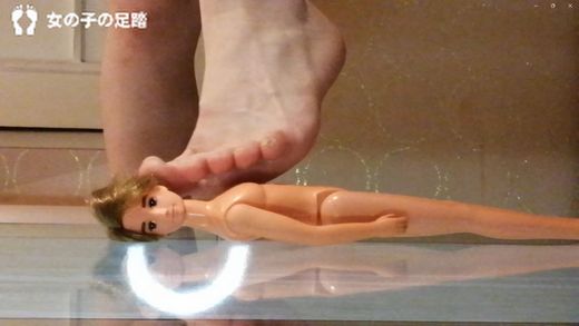 【顔出し無し】現役S嬢めいさ様の素足下小人M男踏み潰し２ gallery photo 2