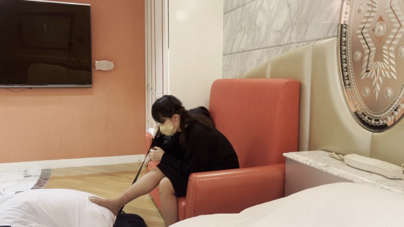 超美人21歳ドS新宿OLあやか様の仕事終わりムレムレパンストでM男いじめ