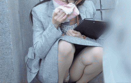 Gcolle 高級ディーラーの新卒美人さん♥先輩に叱られこっそり涙・・・隙ありパンモロ 10.mp4 993564