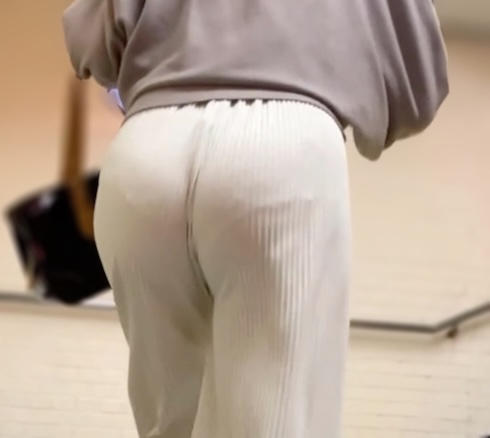 Gcolle 《思いの外、超美人！丸見えパンティー姿のニットパンツスタイル》 989264