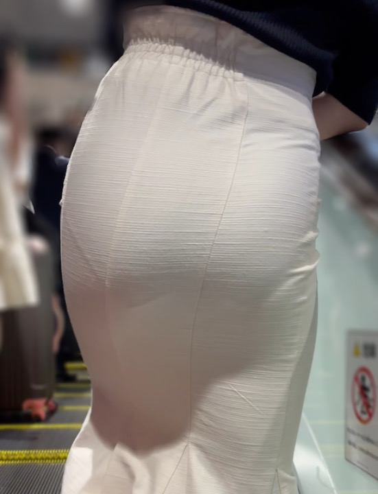 Gcolle 《密着度１００%！極上美女の美巨尻が強調されたマーメイドスカート》 985630