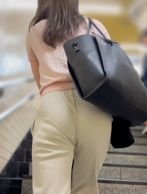 Gcolle 《オーソドックスPライン！ニットパンツが透け透け素材だった美人OL》 992564