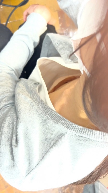 Gcolle 【街中の胸チラ激写vol.6】胸元全開の貧乳おエネさん。乳首丸見えでした。 nidomi-06.mp4 981955