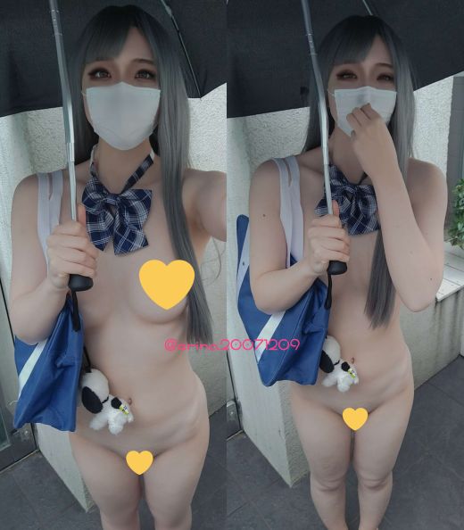 リボン残して全裸になりました。。スカートもパンツもカバンの中へ！雨降ってるから大変でしたぁー