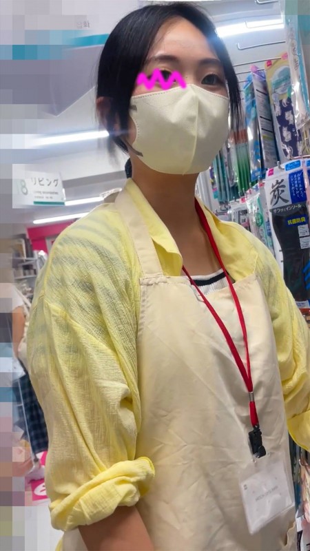 【働く女性の胸ちら ver.2】 &amp;#12316;日用品店で働くド真面目な女子大生の胸ちら&amp;#12316;