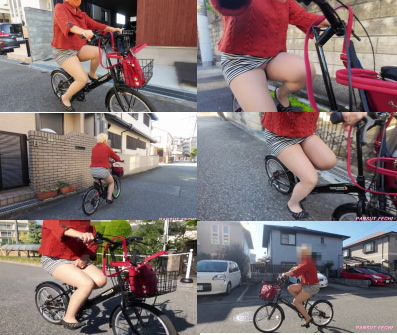 50代熟女のミニスカパンスト自転車 gallery photo 1