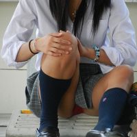 女子高生のしゃがみパンチラ