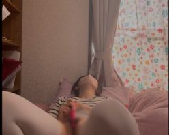 Gcolle PPV 974714 白ニーソでオナニー　エロい太ももニーハイタイツで自慰